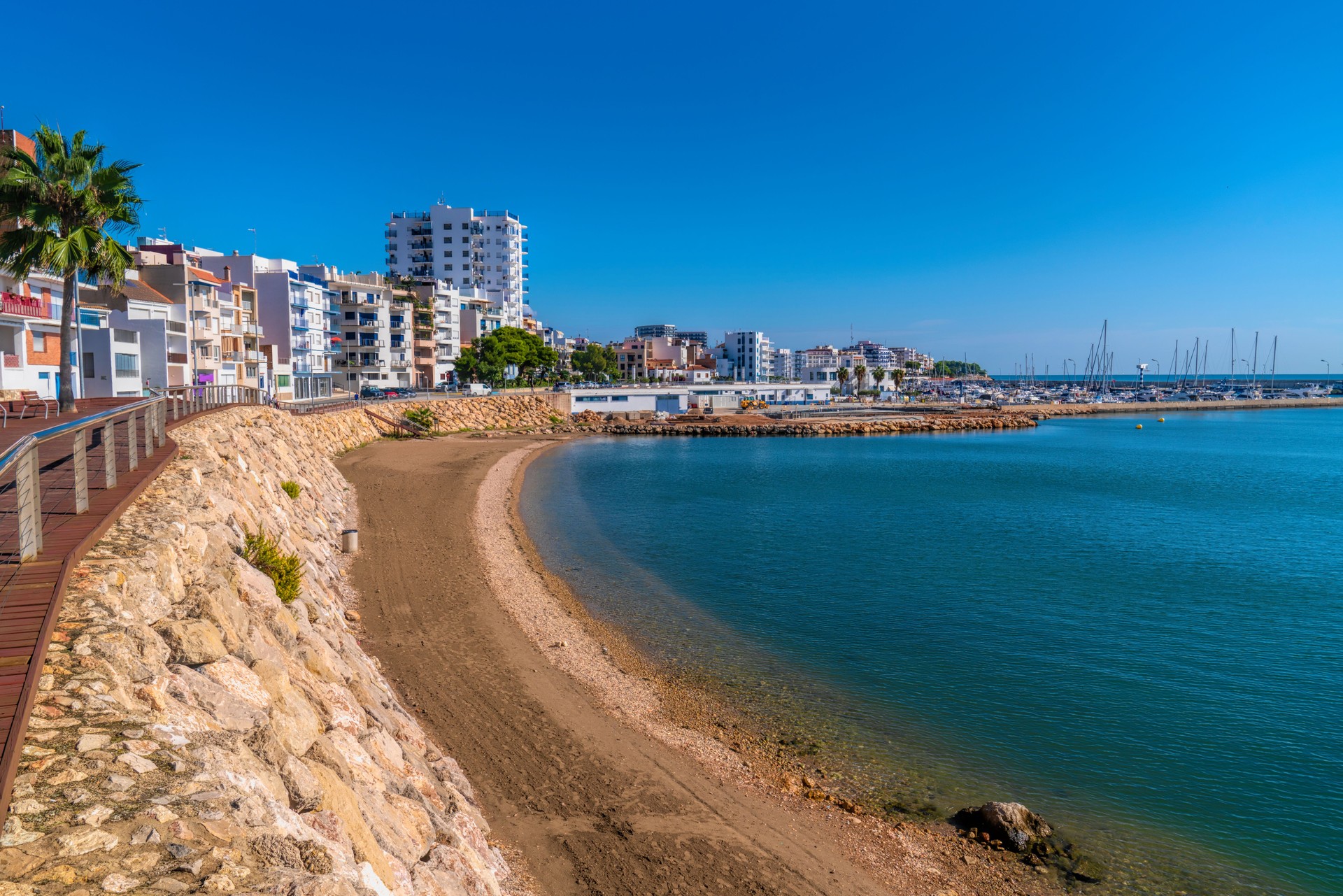 L'Ampolla España Playa de Platja Arquitecte una de varias playas hermosas en la ciudad costera española Cataluña